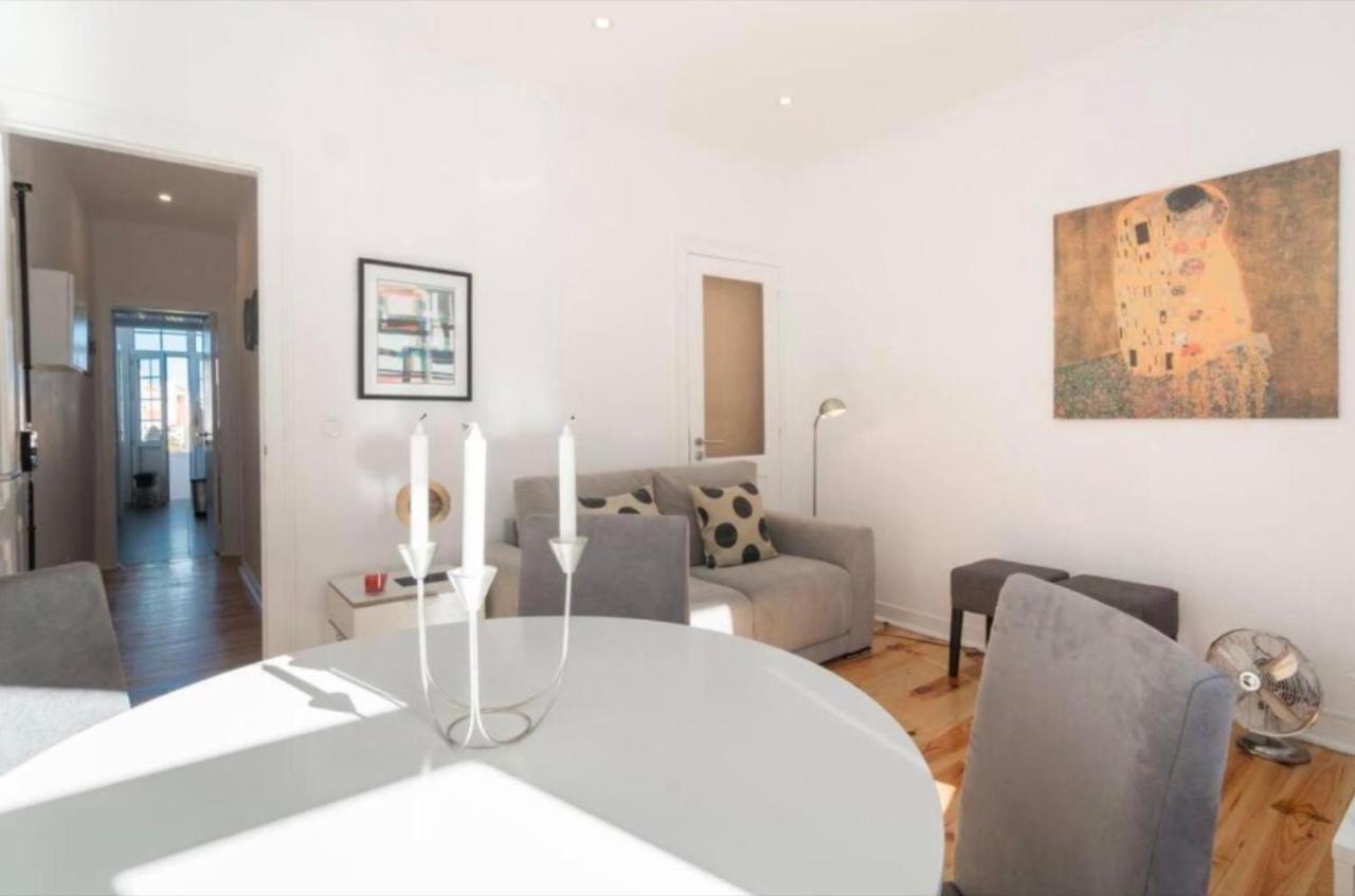 Graca With Terrace In Apartment