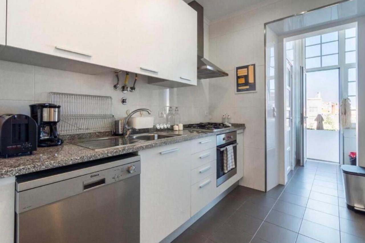 Graca With Terrace In Apartment